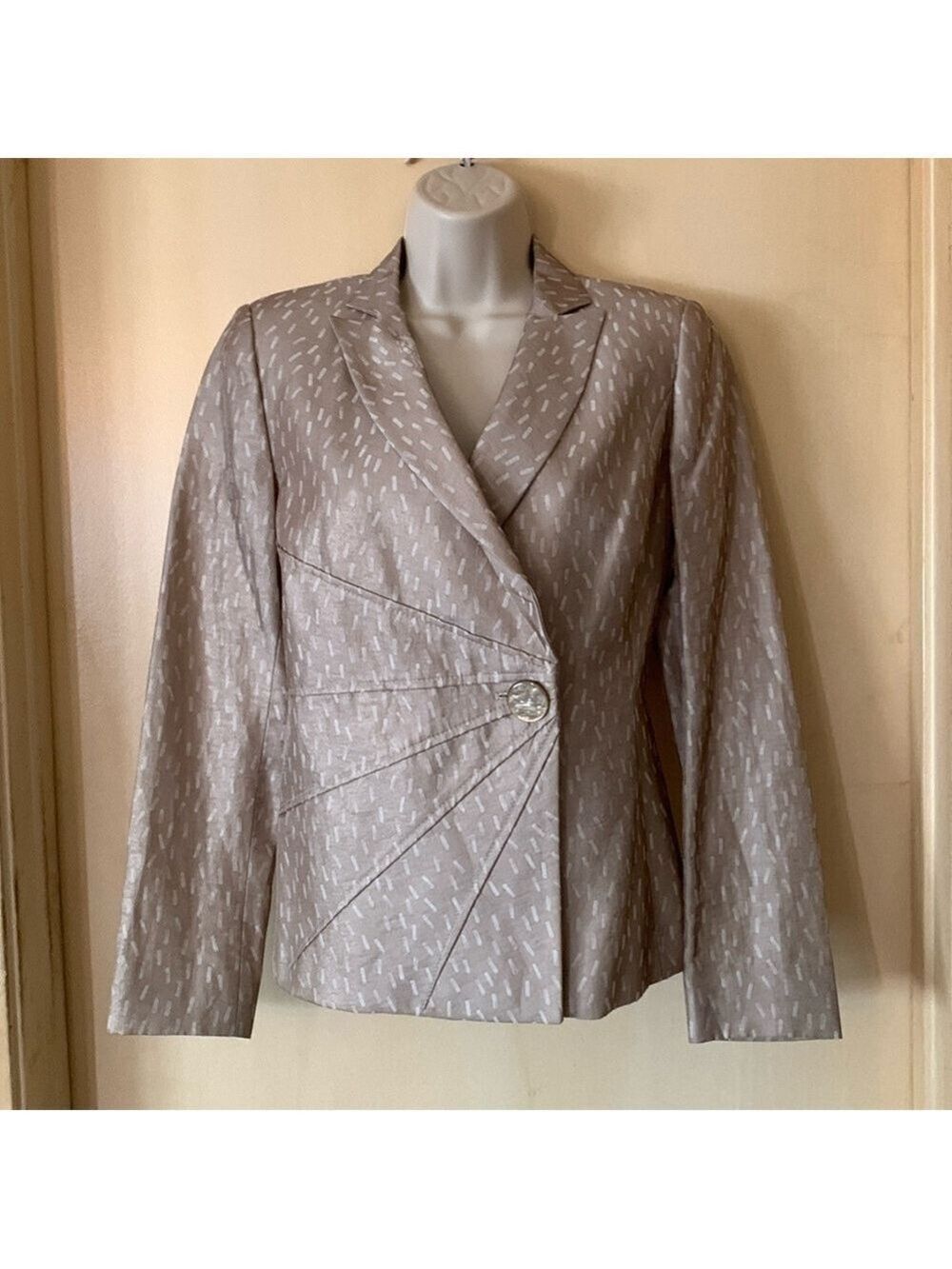 Santorelli Italian linen tan blazer with white accents size 2